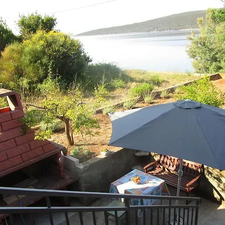 Seaside Holiday House Rivanj 14936 * Sestrunj