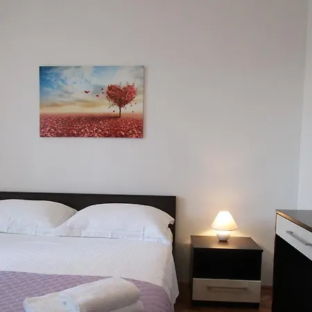 Seaside Holiday House Rivanj 14936 * Sestrunj