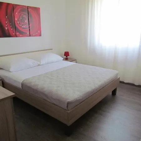 펜션 Seaside Holiday House Rivanj 14936 *