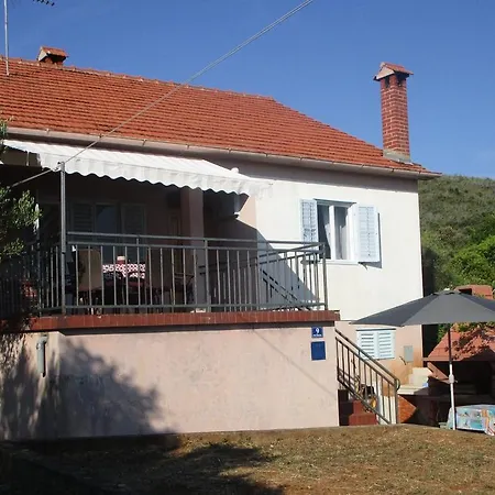 Seaside Holiday House Rivanj 14936 * Sestrunj